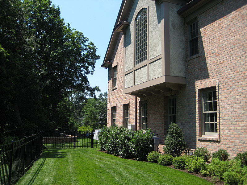 landscaping along side of house